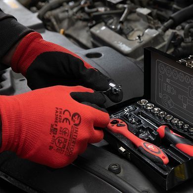 Рукавичка червона в'язана синтетична, вкрита сірим нітрилом на долоні 10" INTERTOOL SP-0127