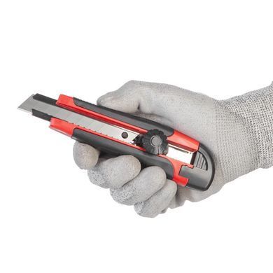 Ніж з металевою напрямною під лезо 18 мм з прогумованим руків'ям INTERTOOL HT-0503