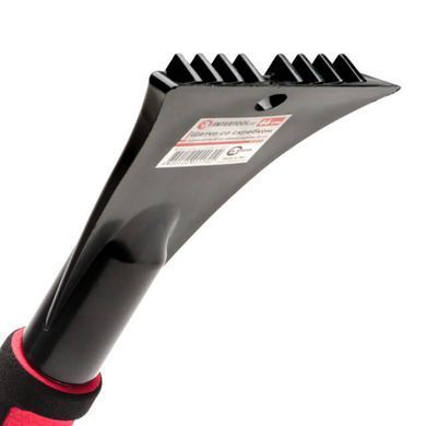 Щітка зі скребком 66 см INTERTOOL AT-0117
